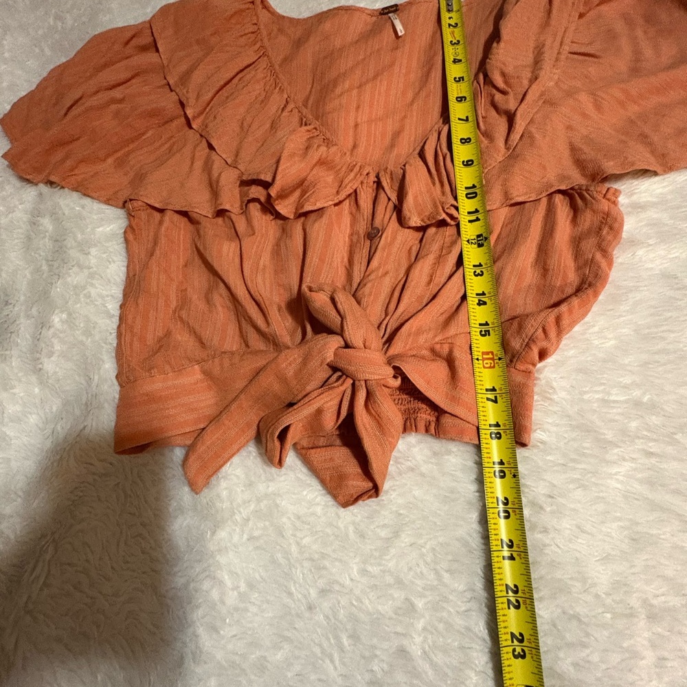 Free People "The Ramona tie-waist top cropped blouse Ruffle Neck
Peach Color L - Picture 7 of 9